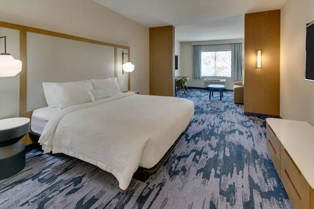 جناح بسرير كينج مع أريكة، Fairfield Inn And Suites Houston Brookhollow 1/2