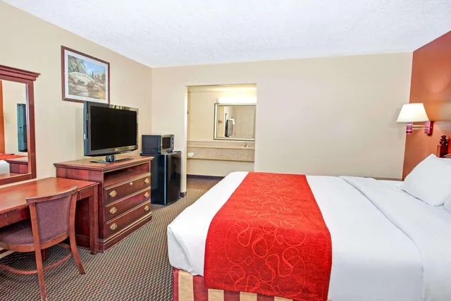 غرفة بسرير كينج للمدخنين، Days Inn by Wyndham Canton 1/4