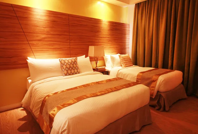 غرفة سوبيريور بسريرين منفصلين وسرير مزدوج وسرير فردي، Ferra Hotel And Garden Suites 3/6