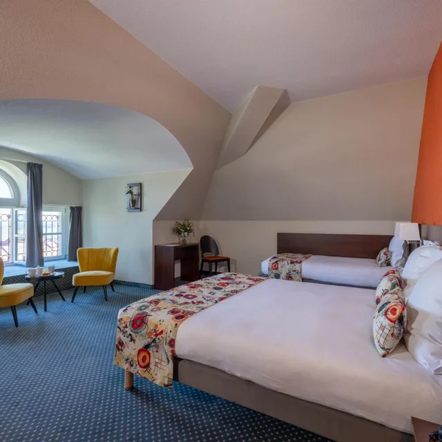 غرفة رباعية، Qualys Hotel Val Vignes 1/8