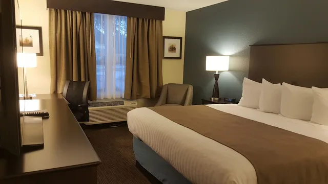 غرفة بسرير كوين لذوي الإعاقة، AmericInn by Wyndham Burnsville 1/3