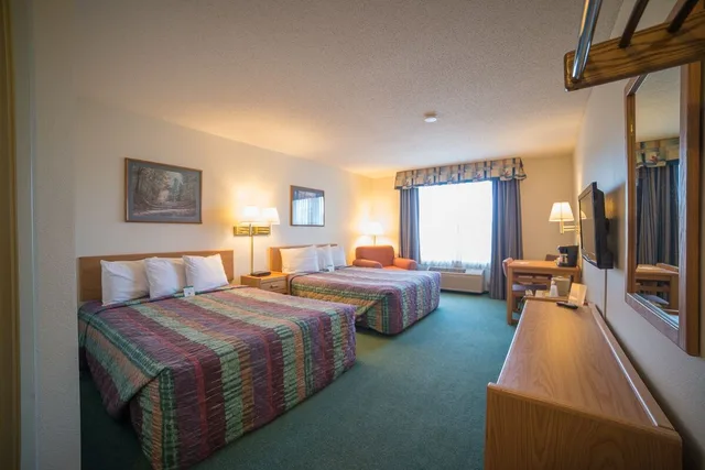 غرفة قياسية بسريرين كوين، River Valley Inn & Suites 2/3