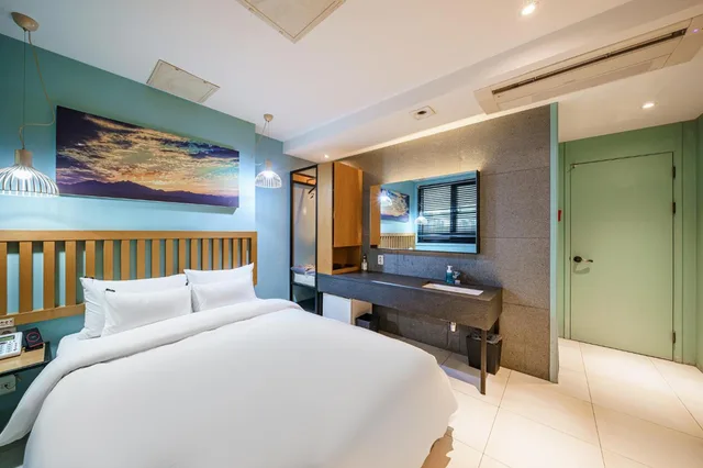 غرفة قياسية بسرير مزدوج، H Avenue Hotel 6/10
