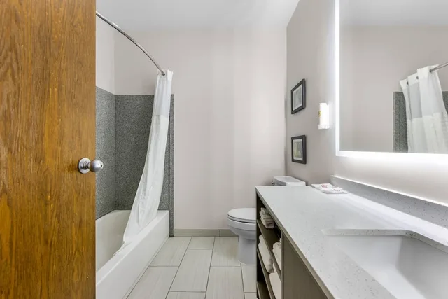 جناح بسريرين كوين مع أريكة، Comfort Suites London, KY 8/8