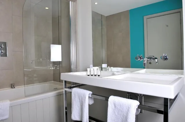 2 Bedrooms, Lodge, King Bed, Sofa، The Cornwall Hotel Spa Estate 4/4