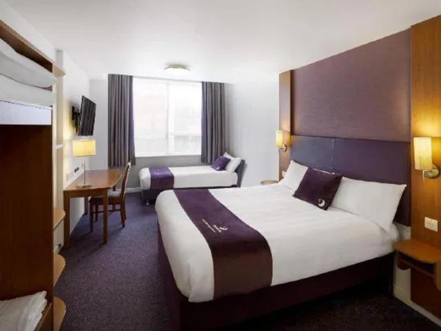 Room, Double Bed, Premier Inn Newcastle (Washington) 3/7