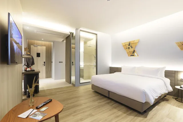 جناح جونيور بشرفة، The Signature Hotel Airport 6/7