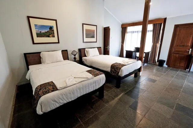 Deluxe, Twin Beds, The Nalaya Hotel & Resto 5/10