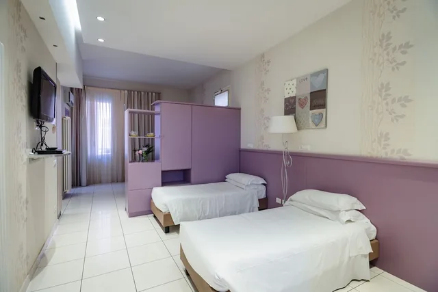استوديو بأربعة أسرّة في الملحق، Albergo Centrale Bologna 3/10
