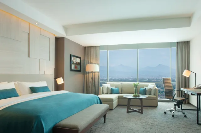جناح جونيور بسرير كينج مع دخول صالة النادي، Crowne Plaza Bandung 1/3