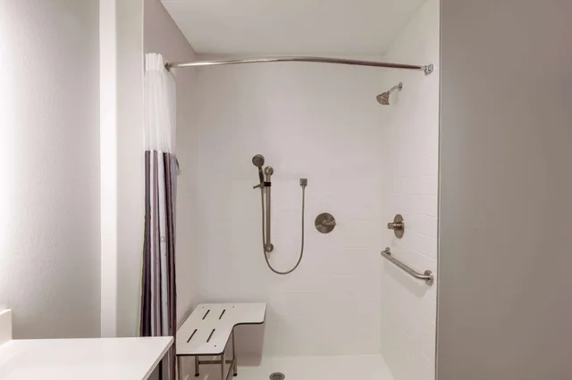 غرفة بسريرين كوين لذوي الإعاقة، La Quinta by Wyndham Lafayette Oil Center 4/4