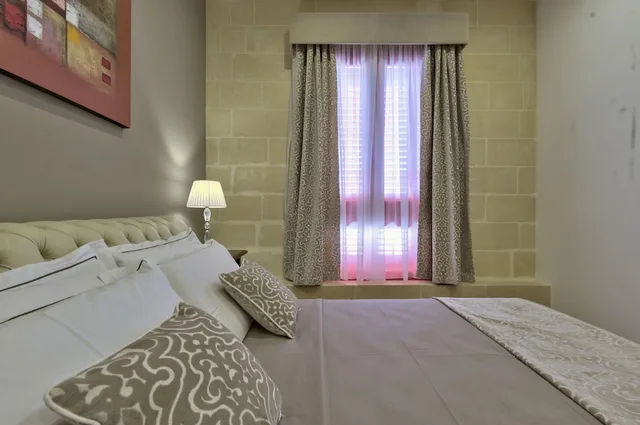 جناح بسرير كوين، PALAZZO VIOLETTA 3/10