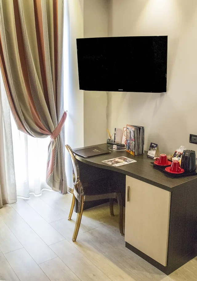 Junior Suite, Double Bed, Continental 4/7