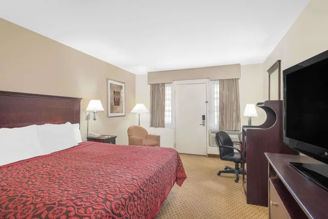 غرفة بسرير كينج للمدخنين لذوي الإعاقة، Days Inn by Wyndham Springfield/Phil.Intl Airport 1/3