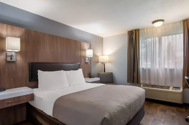 غرفة قياسية بسرير كوين، Quality Inn & Suites Silverdale Bangor-Keyport 3/10