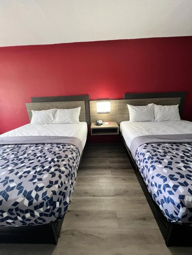 غرفة بسرير كوين، Econo Lodge Kennett 5/7