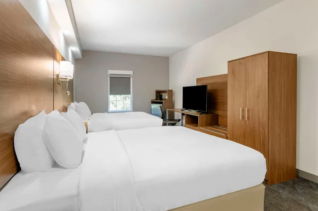 غرفة بسريرين كوين، Comfort Inn Martinsville 2/3