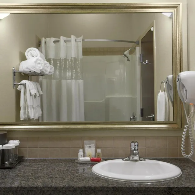غرفة ديلوكس بسريرين كوين، Ramada Westlock 5/8