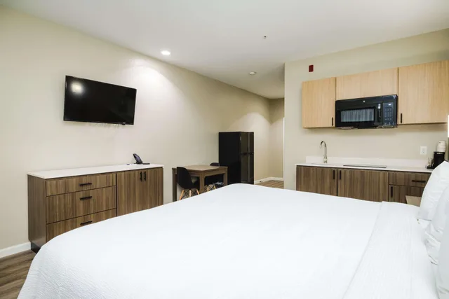 غرفة بسرير كينج، SureStay Studio by Best Western Conroe Downtown 4/7