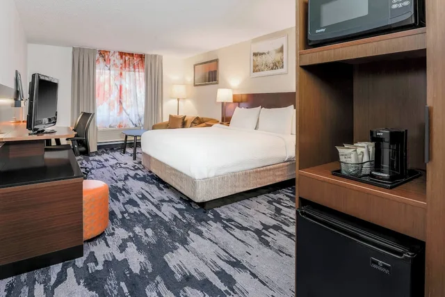 جناح تنفيذي بسرير كينج مع أريكة لذوي الإعاقة، Fairfield Inn & Suites Houston Westchase 1/2