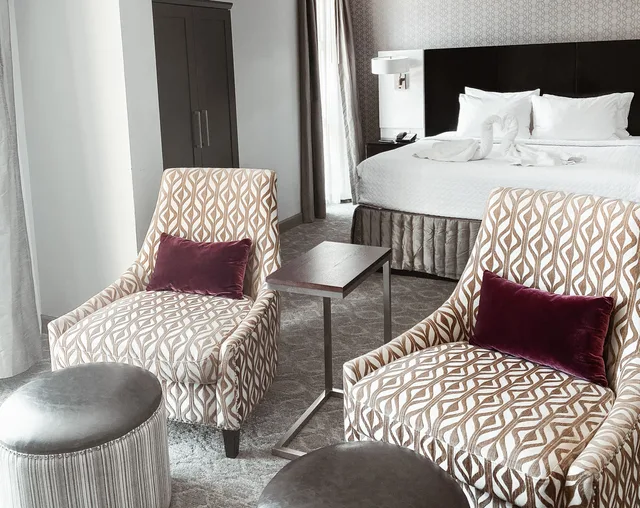 Suite, Accessible, Crowne Plaza Chicago Sw Burr Ridge 2/4