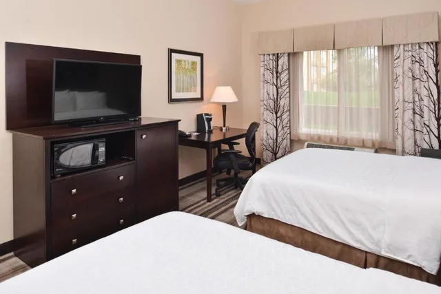 جناح بسريرين كوين بغرفة نوم واحدة، Holiday Inn Express Hotel And Suites Emporia Northwest 2/4