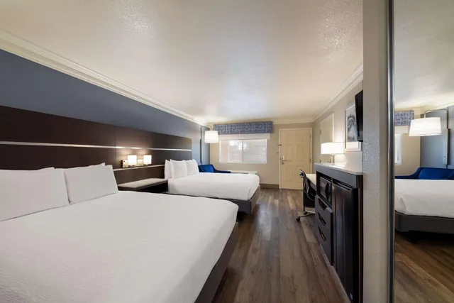 غرفة بسريرين كوين لذوي الإعاقة، Best Western Inn & Suites Lemoore 1/5