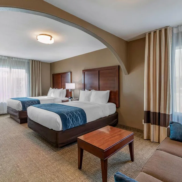 غرفة سوبيريور ركنية بسريرين كوين مع أريكة، Comfort Inn & Suites Ventura Beach 1/8