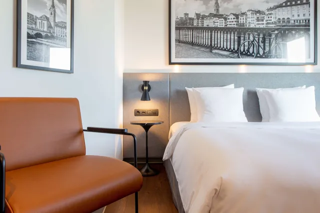 غرفة قياسية بسرير كينج، Radisson Hotel Zurich Airport 4/8