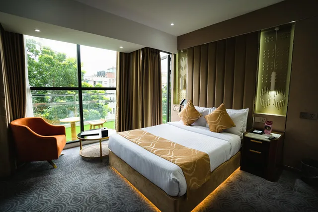Superior King Room, Unique Regency Hotel Dhaka 2/2