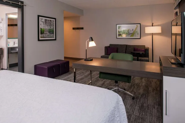 جناح استوديو بسرير كينج، Hampton Inn And Suites Winston Salem Downtown 2/3