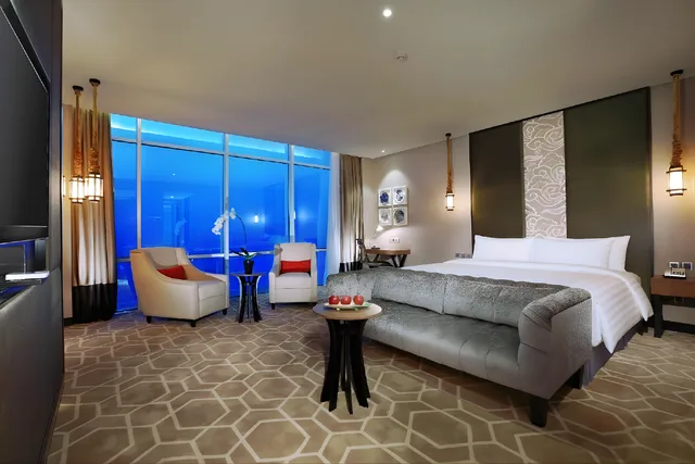 غرفة بريميير بسرير كوين وسريرين منفصلين، Aston Priority Simatupang Hotel and Conference Center 1/1