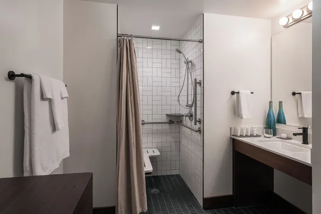 Junior, Lodge, King Bed, Mountain View, Accessible، Juniper Preserve 3/4