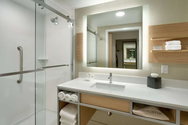 غرفة بسرير كينج بإطلالة على الجبل، Hilton Garden Inn Lehi 3/3