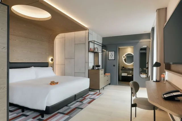 Eiffel, Escape, King Bed, Terrace، Canopy by Hilton Paris Eiffel Tower 1/6