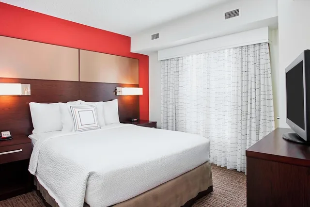 جناح بسرير كوين بغرفة نوم واحدة مع أريكة، Residence Inn Detroit Pontiac Auburn Hills 1/3