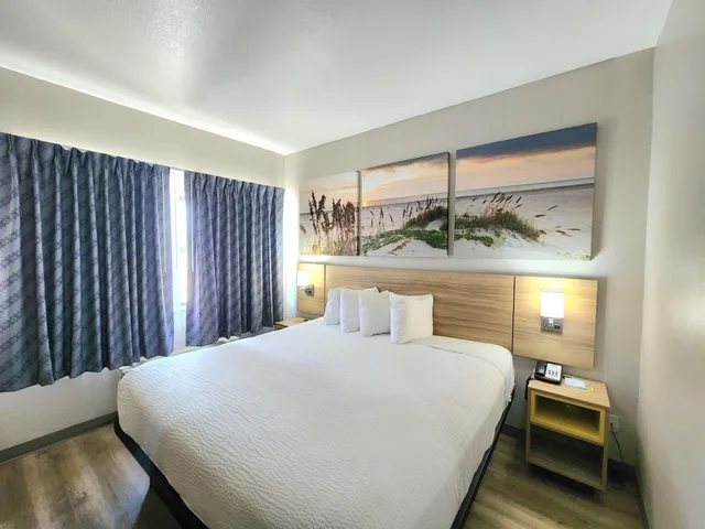 Deluxe, Suite, King Bed, Days Inn Suites By Wyndham Corpus Christi Central 2/4