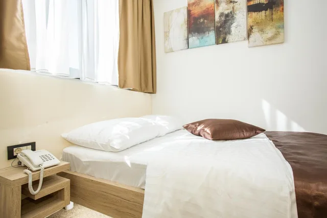 غرفة مفردة، Hotel National 9/10