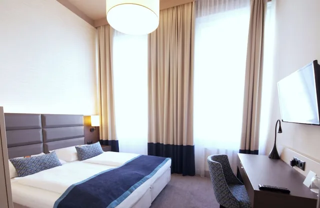 غرفة كومفورت بسرير كوين، HOTEL DREI KRONEN VIENNA CITY 3/10