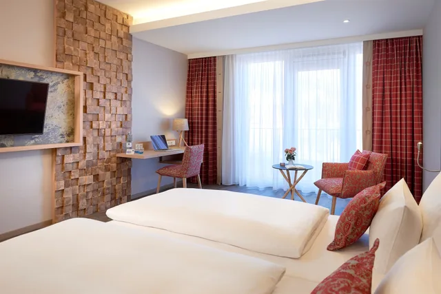 Deluxe, King Bed, Park View, Balcony, Dorint Resort & Spa Bad Bruckenau 1/1