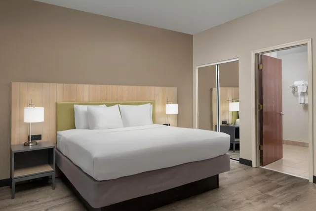 جناح بسرير كينج بغرفة نوم واحدة، Country Inn & Suites By Radisson Gainesville FL 3/4