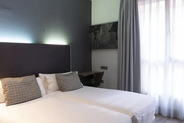 Room, Quadruple, Double and Bunk Bed, Petit Palace Plaza Espana 6/10