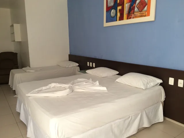 غرفة رباعية بسرير كوين وسريرين منفصلين، Hotel Des Basques 1/3