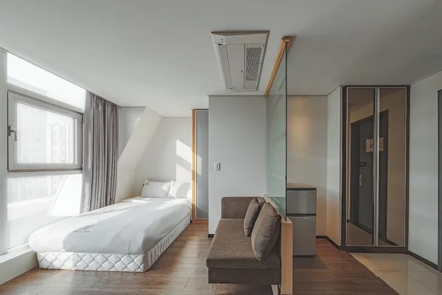 غرفة قياسية بسرير مزدوج، Brown Suites Sinchon Central 2/4