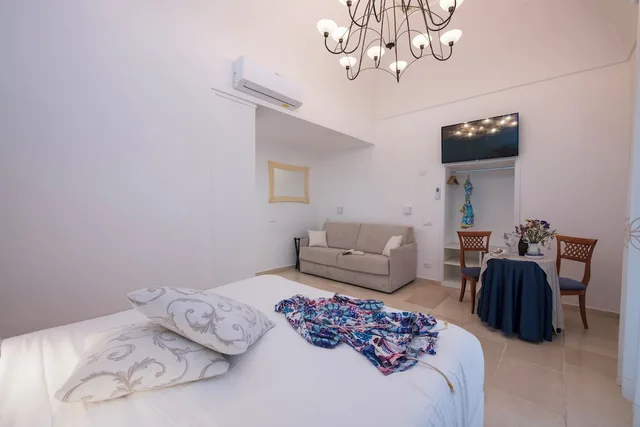 غرفة عائلية رباعية بسرير كوين بإطلالة على المدينة بشرفة بغرفة نوم واحدة مع أريكة، Hotel Antica Repubblica 1/10