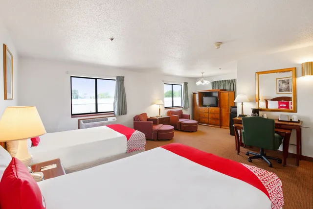 جناح، OYO Hotel Portage I-94 1/5