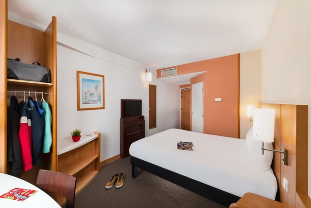 Standard, Double or Twin Bed, Ibis Praha Mala Strana 4/6