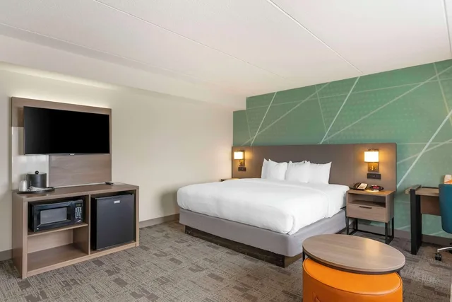 Suite, King Bed, Sofa, Comfort Inn & Suites Watertown - 1000 Islands 2/5