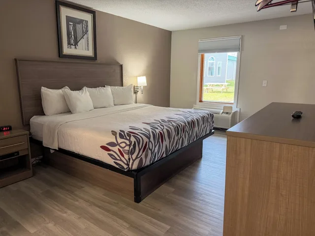 غرفة سوبيريور بسرير كينج، New Bedford Inn Suites 1/5