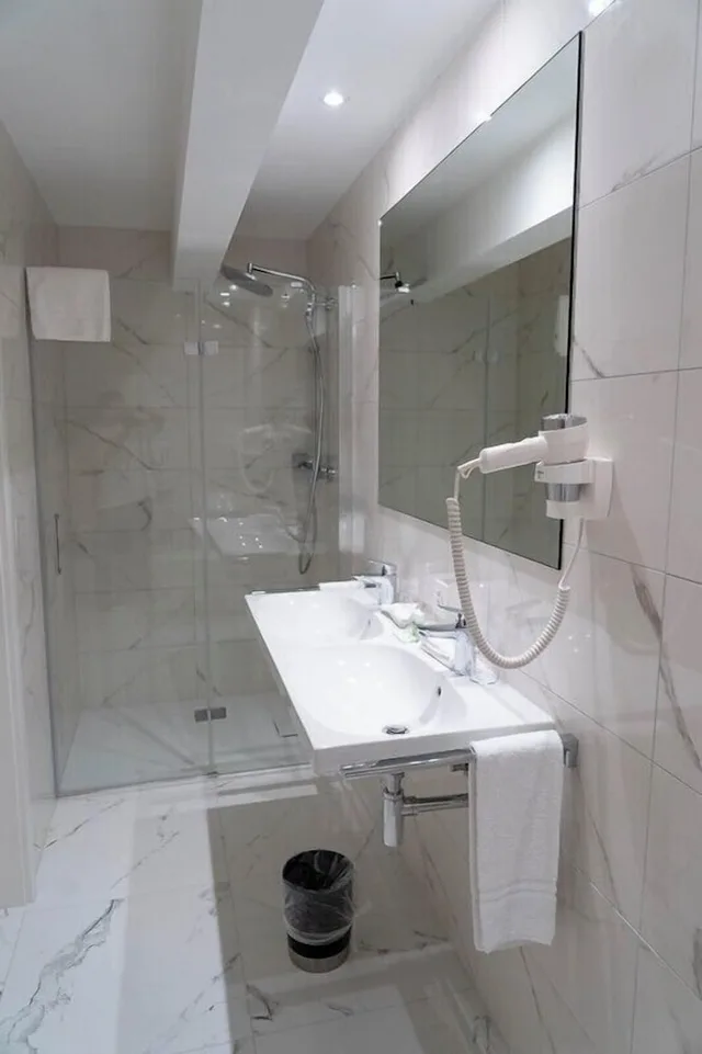 جناح ملكي بسرير مزدوج بإطلالة على البحيرة، J5 Hotels Helvetie Montreux 4/4